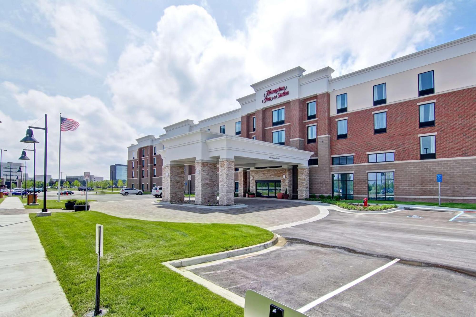 Hampton Inn & Suites Detroit/Troy Clawson Exterior photo